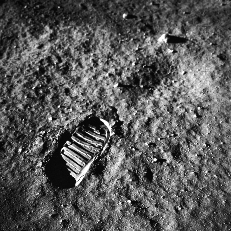 apollo 11 moon landing - first man on the moon